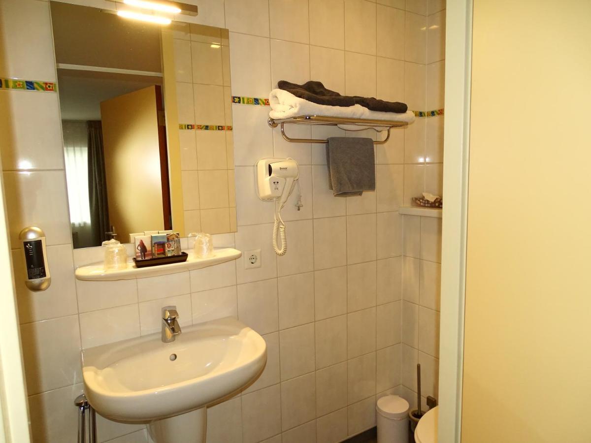 Hotel Cafe Restaurant "De Kroon" Wissenkerke Εξωτερικό φωτογραφία